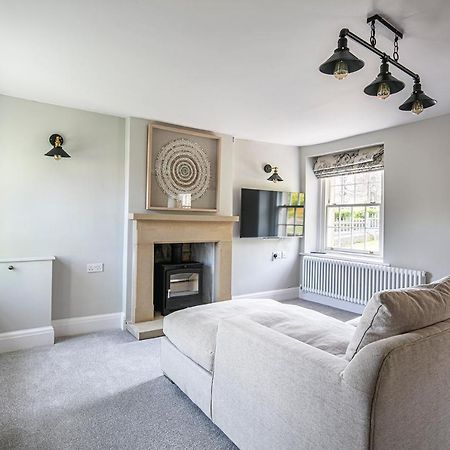 The Belle - A Lovingly Converted Grade II Listed Home From Home In Bakewell Exterior foto