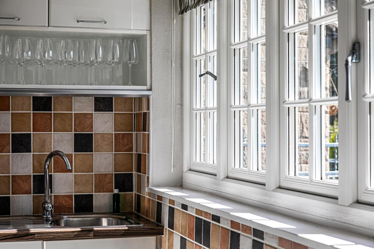 The Belle - A Lovingly Converted Grade II Listed Home From Home In Bakewell Exterior foto